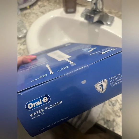 Oral B Water Flosser - Picture 7 of 8